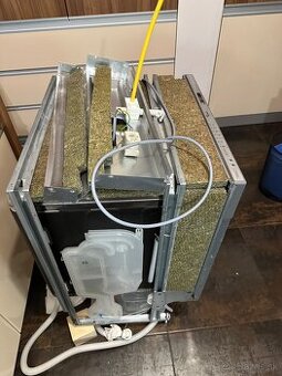 Whirlpool ADG 9860 (chyba F6)