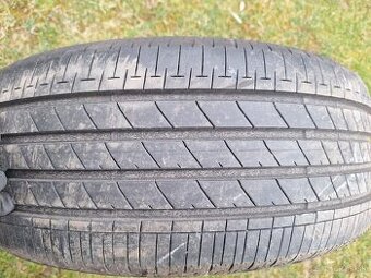 Predám pneu Bridgestone 215/45 r18