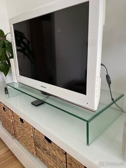 Skleneny stojan / podstavec na TV