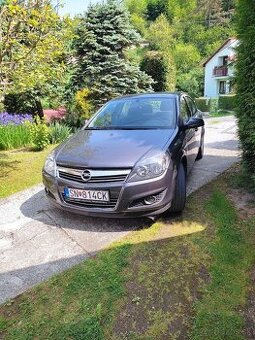 Predám Opel Astra sedan 1.6 85 KW, benzin