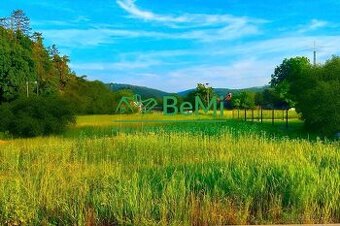 Predaj – stavebný pozemok Uhrovec 503 m²