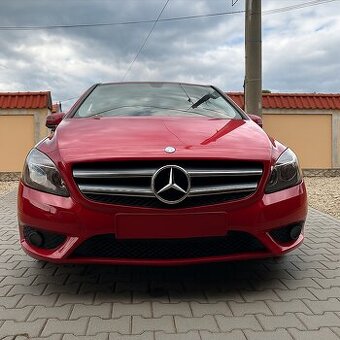 Mercedes-Benz B180 1.6i (90 kW / 122 koní), r.v. 08/2012