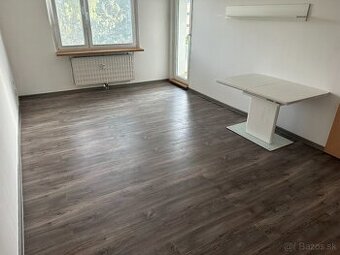 Za symbolickú cenu posuniem cca 60m2 plávajúcej podlahy