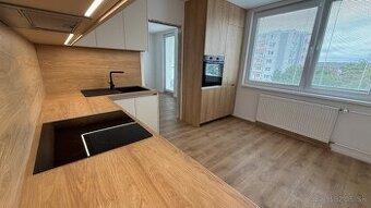 2-izb. byt na KONIAREKOVEJ ul. v Trnave, 50 m2+ balkón