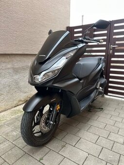 PREDÁM HONDA PCX 125 r.v.2023 iba 1 536 km