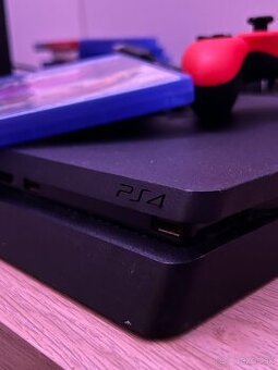 PlayStation 4 Slim + Hra