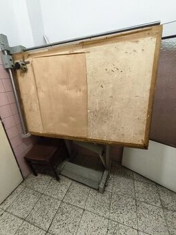 Darujem rysovací stôl/dosku