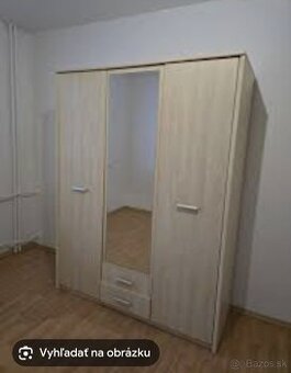 Darujem šatníkovú skriňu