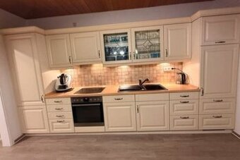 Krémová kuchyně se zánovními spotřebiči,5801 - 1