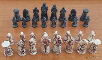 Kúpim presne taketo šachove figurky...