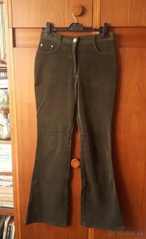 Zelené menčestrové nohavice