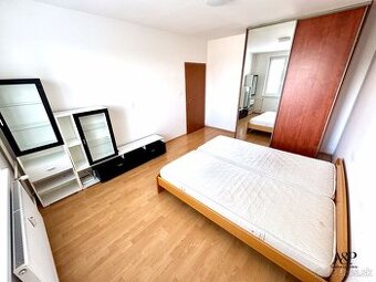 NA PREDAJ 1 IZBOVÝ BYT, 33M2, UL. J.MUDROCHA, SENICA
