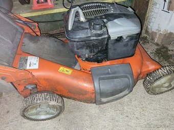 Kosačka s pohonom Husqvarna.