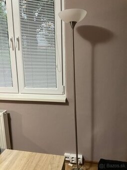 Lampa stojaca interiérova
