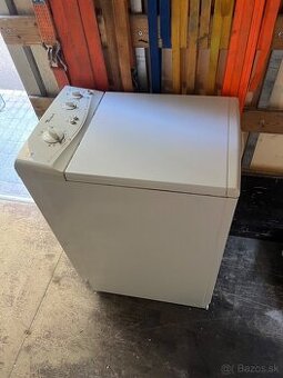 Predám pračku Whirlpool na foto za 50,-eur.