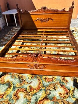 Postel bez matrac …