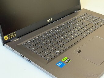 Acer Aspire 17 / 32gb ram, 2TB / Čisto nový / Záruka