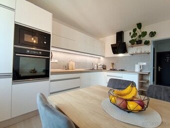 Rezervovaný - 2 izbový kompletne zrekonštruovaný byt