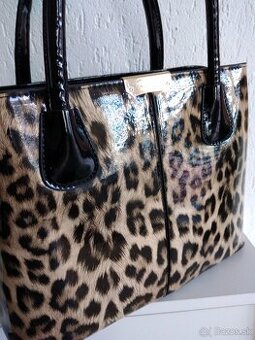 Leopardia kabelka lesklá