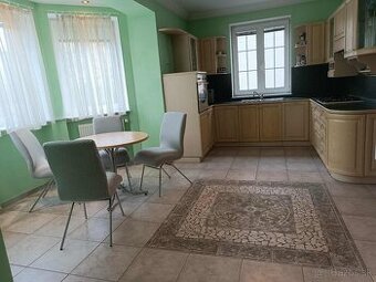 CENTRUM DS GARSONKA ZARIADENÁ PARKOVANIE