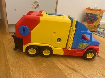 Veľké smetiarske auto