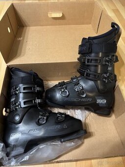 Nové lyžiarky Fischer RC90 black, 275mm - 1