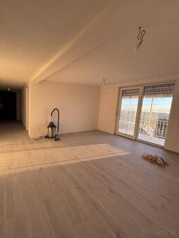 Predáme nový byt 2+2 s 2x parkovanie a úžasným výhľadom NR