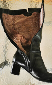 Predám kožené čierne čižmy