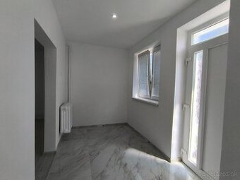 Ponúkame na predaj kompletne prerobený 2‑izbový rodinný dom