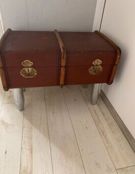 Starožitný cestovný kufor