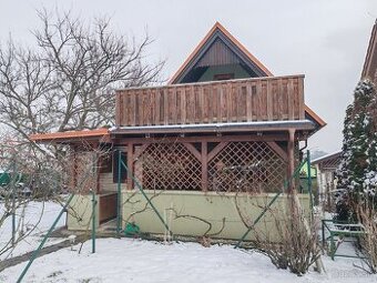 Tovarníky - záhradka s chatkou a zariadením