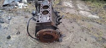 predam polomotor lada niva 1.7i