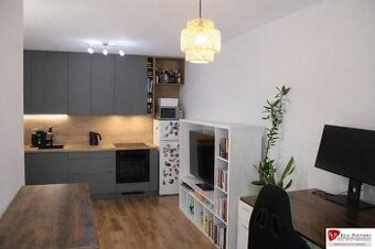 Prenájom 2-izbovvý byt s balkónom, 49m2, Bratislava-Dlhé Die