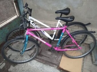 Dva staršie horské bicykle na predaj