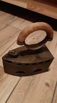 Starožitná žehlička