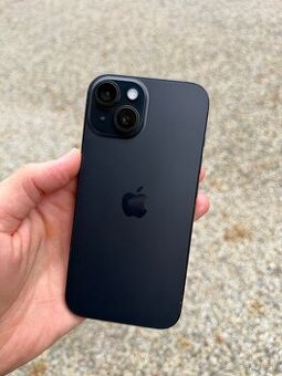IPhone 15 - baterie 92%