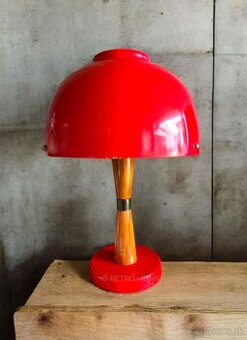 Retro stolná lampa s červeným tienidlom