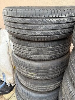 215/65R17
