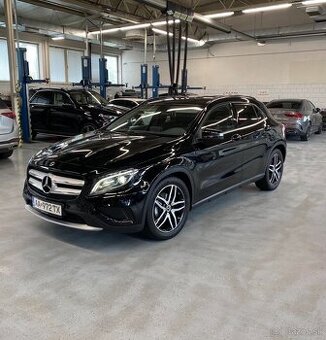 Mercedes - Benz GLA 180 benzín
