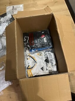 Mix značkového oblečenia