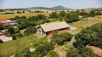 4 izbový bungalov na samote s pozemkom 3532 m2.Kolíňany Bara