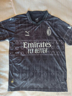 Dres AC Miláno Pulisic