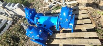 Liatinový prírubový T-kus +3x Šupátko DN150/150