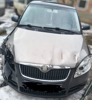 Škoda Fabia II – poškodený pravý predok, vhodné na opravu