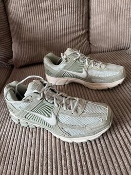 Nike zoom vomero 5