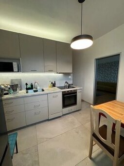 Na prenajom 4izbovy byt v Dunajska Luzna