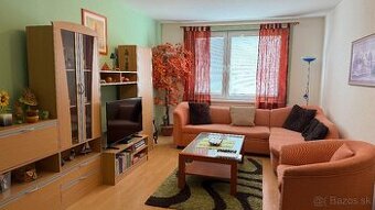 Ponúkam Vám do prenájmu 2 izbový byt v centre mesta Levice.