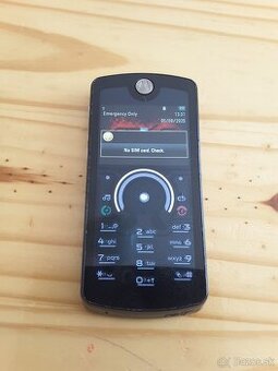 Predám raritku Motorola ROKR E8