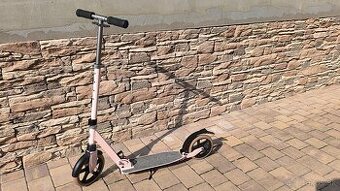 Dievčenská kolobežka