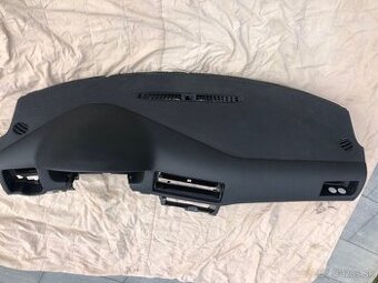 predám na golf IV palubovku R32 a sériovu